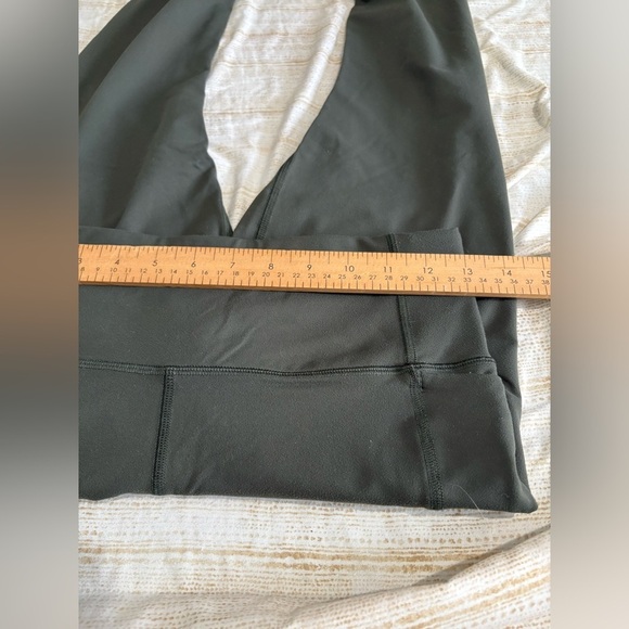 Under armour dark green fitted leggings size medium 26” inseam - Picture 9 of 12